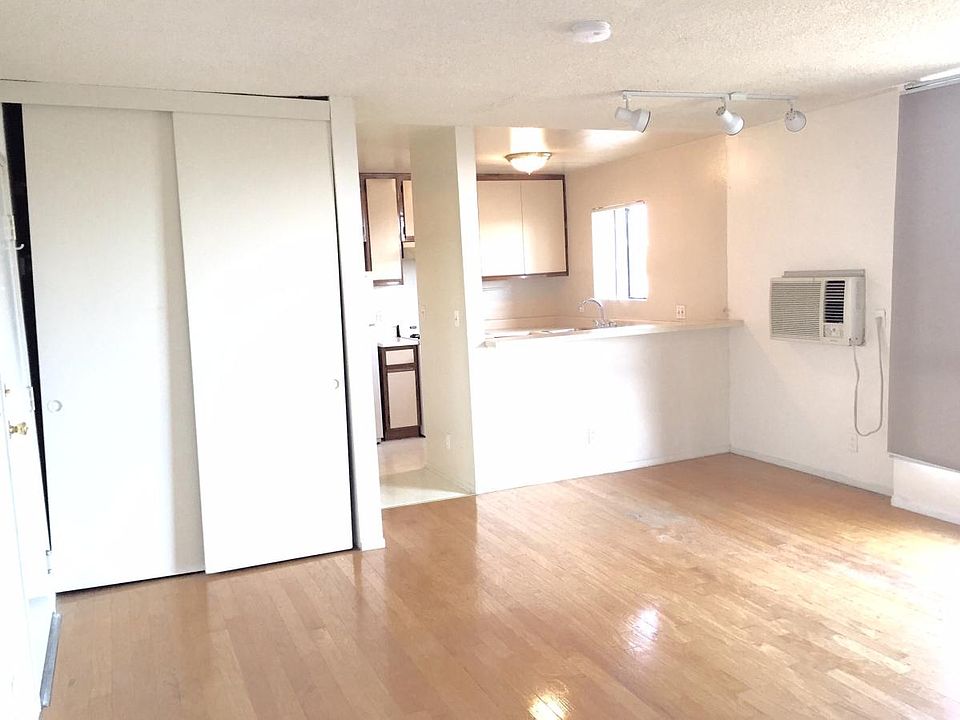 1st image of 922 N Hudson Ave APT 9