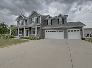 444 E Amberside Dr, Elgin, IL 60124