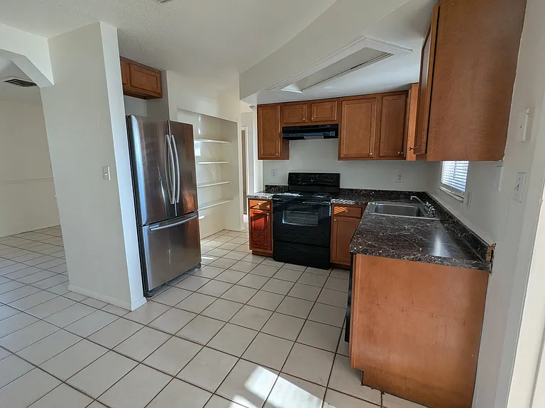 9310 Whitman Ln — Photo 5