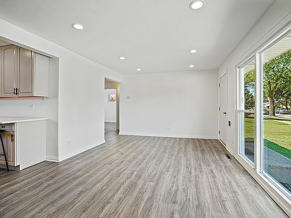 4th image of 8321 N Ozanam Ave