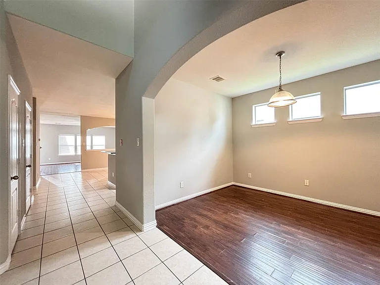 1323 Maple Ace Dr — Photo 3