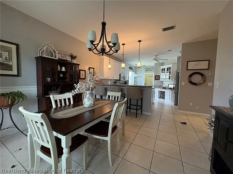 2843 Meadowood Ln — Photo 10
