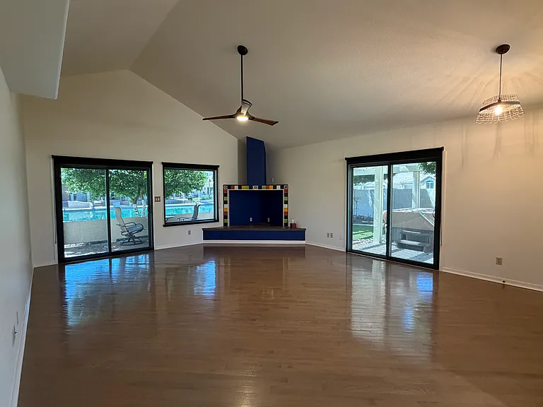 8977 W Lisbon Ln — Photo 14