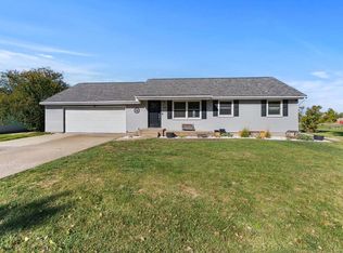 208 E 8th St, Gridley, IL 61744