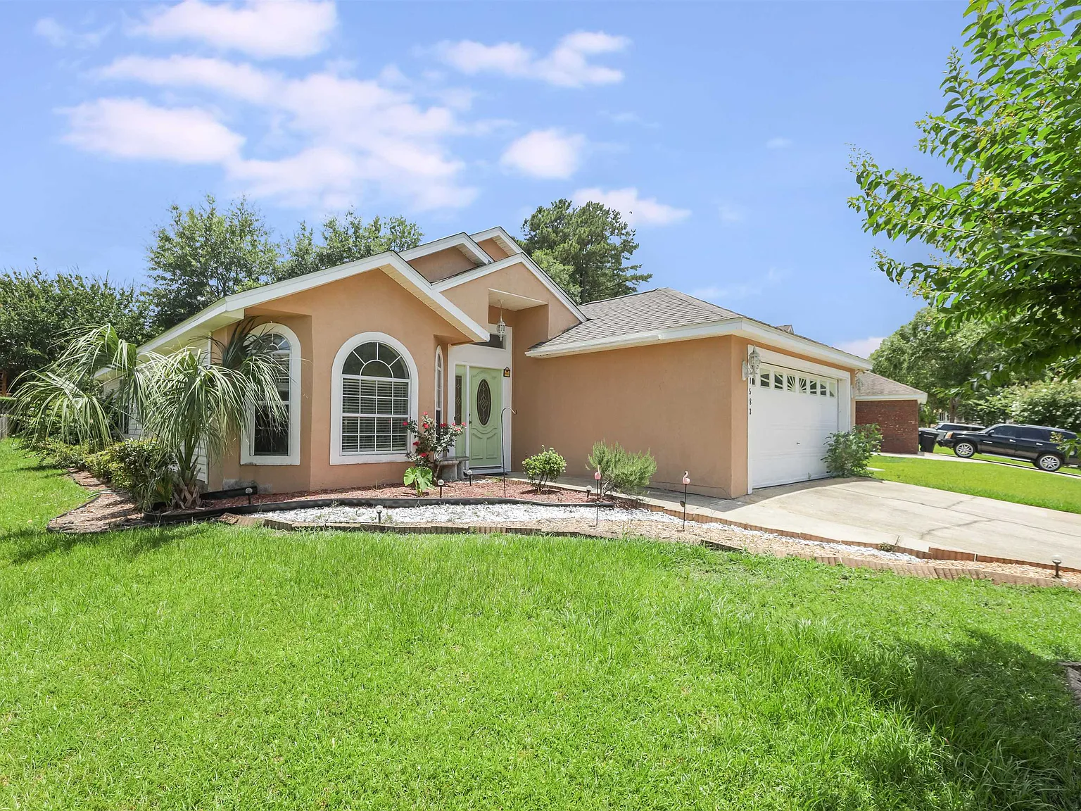 3 bed, 1610 sqft, $2,395 — Photo 4