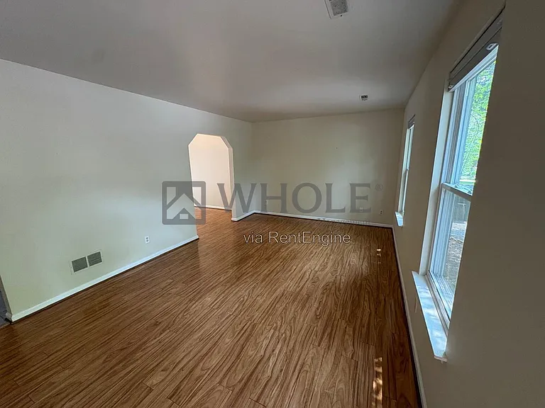 386 Wildwood Ct — Photo 4