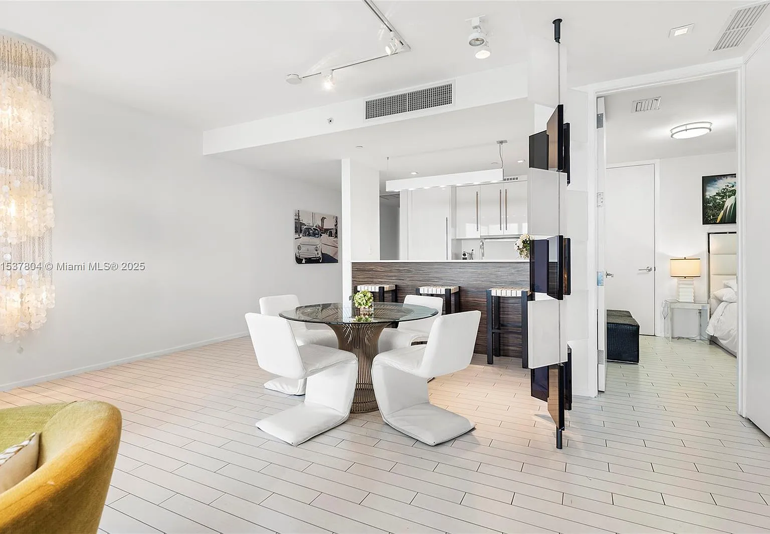 2201 Collins Ave Condo — Photo 3