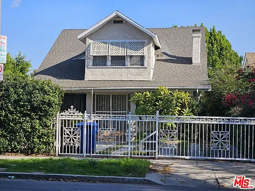 138 N Kingsley Dr Photo 1