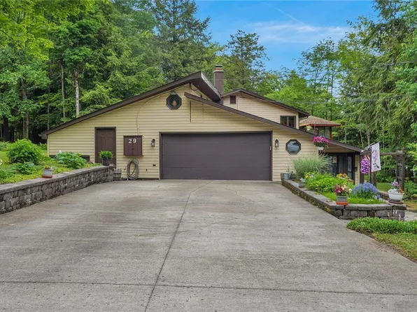 29 Woodland Hts, Springville, NY 14141