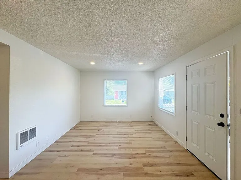2210 W 19th Ave — Photo 6
