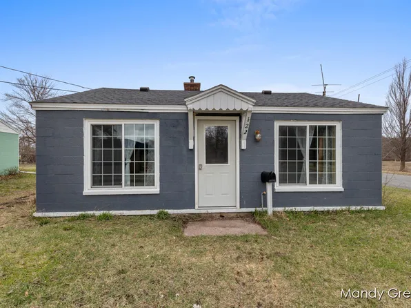 122 E Anderson Ct, Greenville, MI 48838