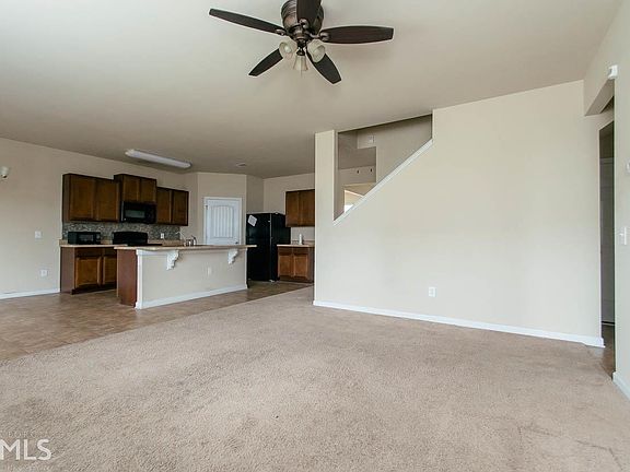 4th image of 215 Flowing Meadows Dr