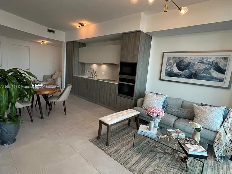 2900 NE 7th Ave #3408 — Photo 8