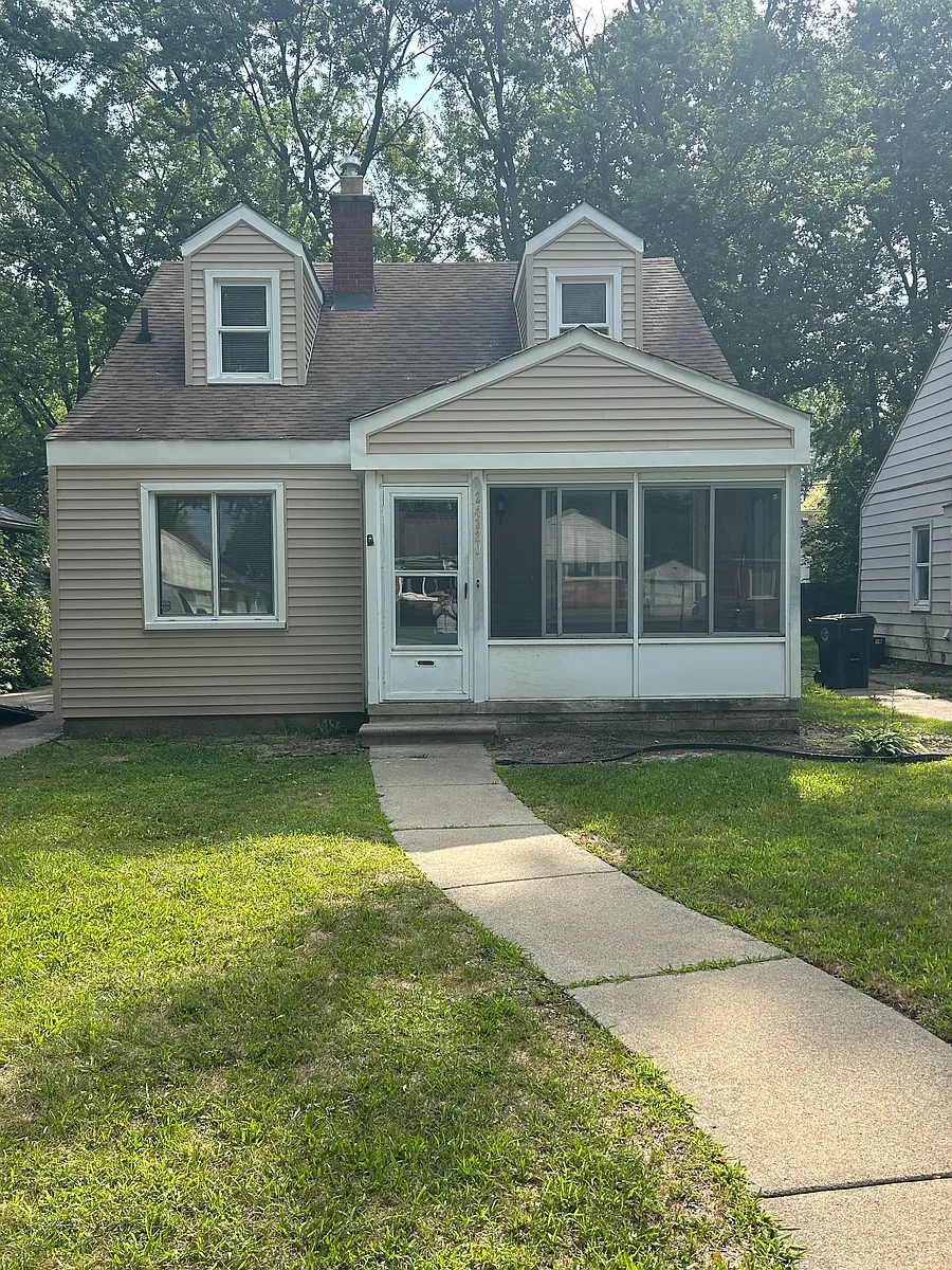 Building Photo - 24330 Cloverlawn Ave