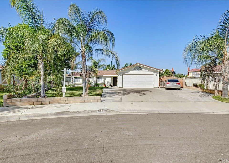 1st image of 588 W El Molino St