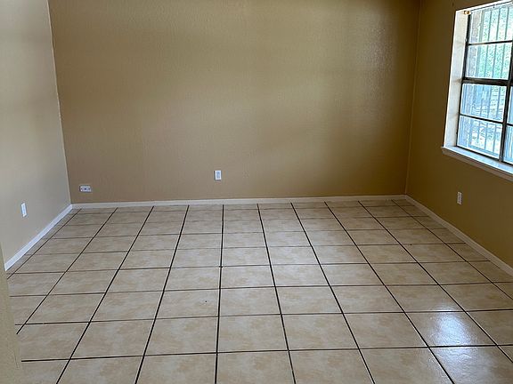 2nd image of 854 John Ave #A