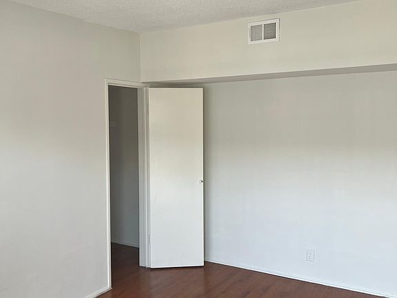 4th image of 3222 Santa Monica Blvd #16-D