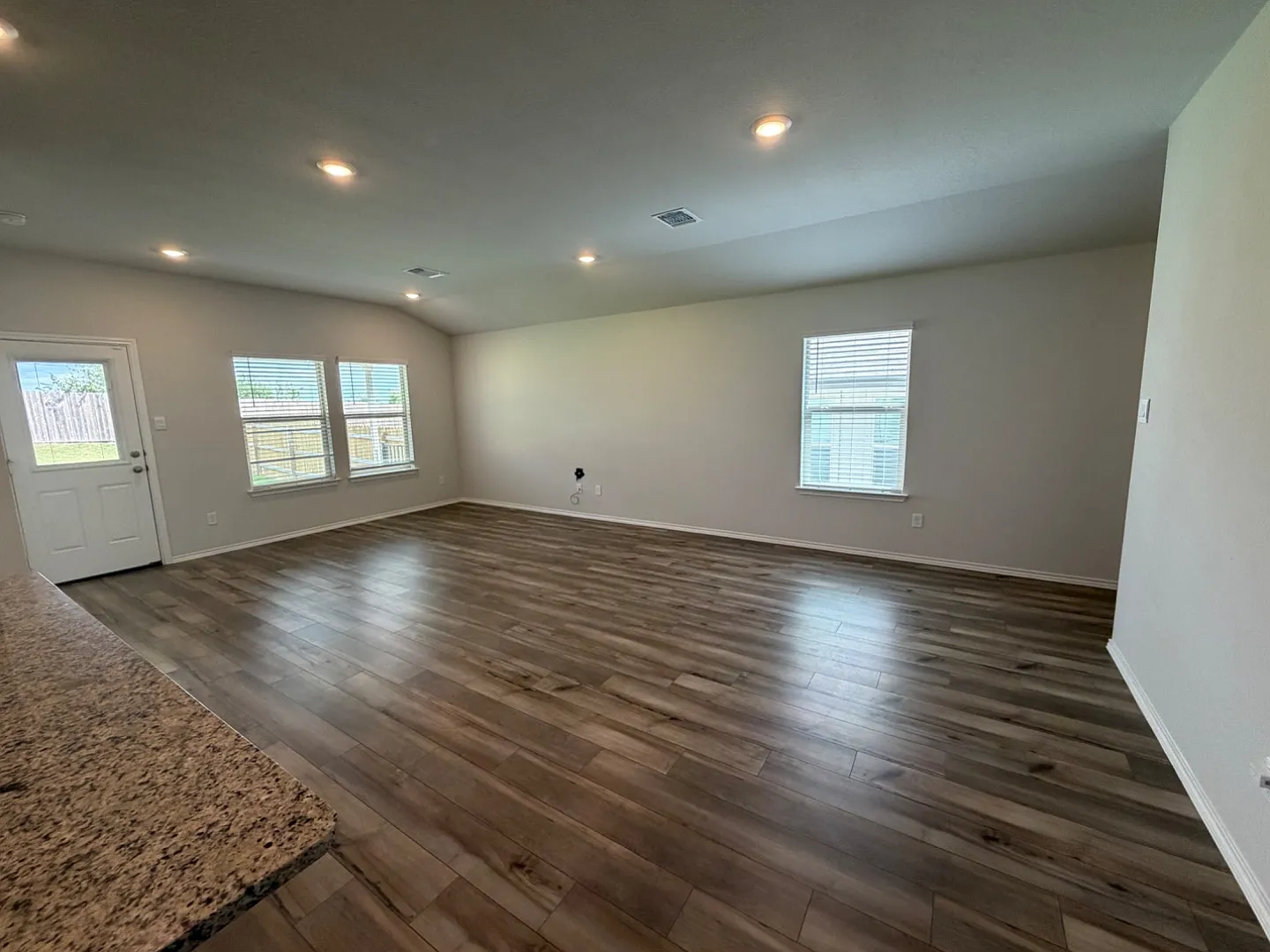 818 McLellan Dr — Photo 4