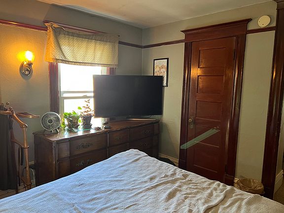 4th image of 1403 E Jackson St #2