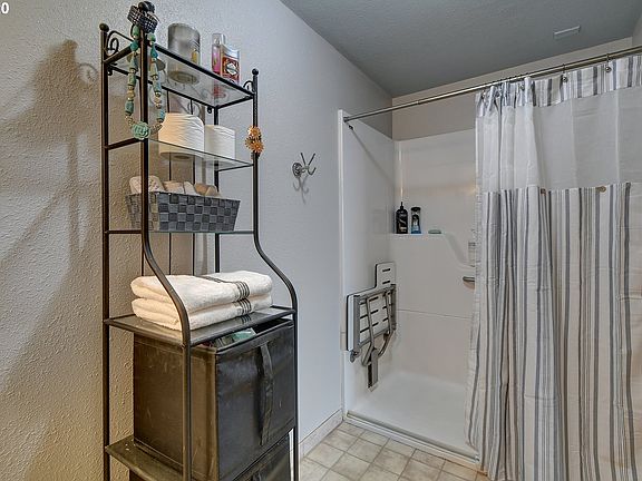 5th image of 16408 NE 72nd Cir
