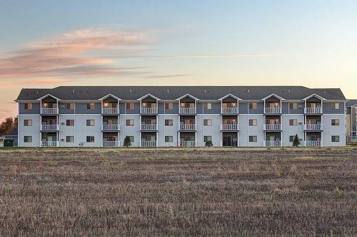 Sidney Apartments — Photo 32