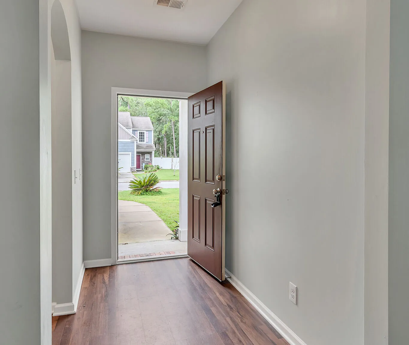 4 bed, 1895 sqft, $2,700 — Photo 3