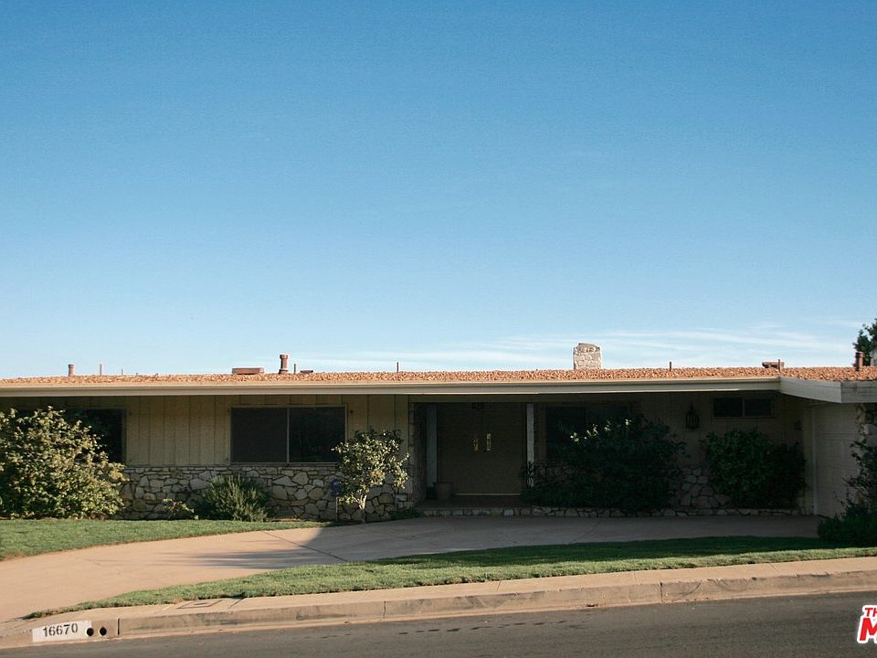 2nd image of 16670 Charmel Ln