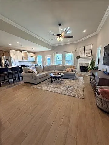 210 Hidden Cypress Dr — Photo 4