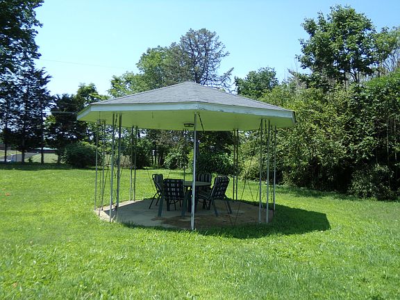 3rd image of 161 Pleasant Dr