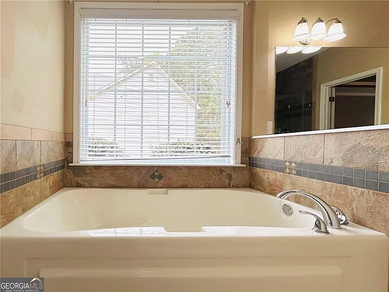 7613 Cedar Grove Ct — Photo 3