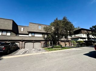 10205 Cedarbrooke Ln, Kansas City, MO 64131