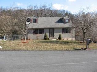711 Rolling Green Dr, Selinsgrove, PA 17870