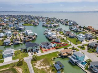 208 Coconut St, Tiki Island, TX 77554