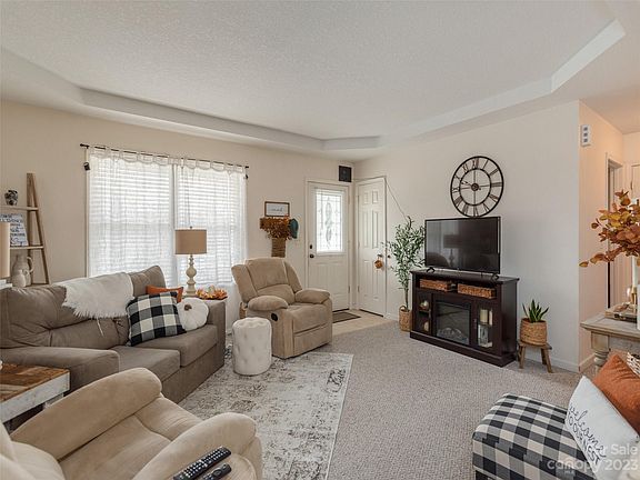 3rd image of 61 E Meadow Ln