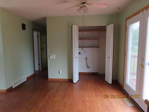 5th image of 221 W Spratt St