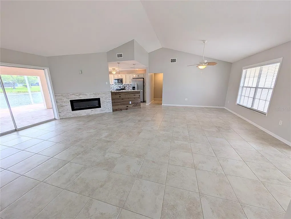 3 bed, 2.0 bath, 2255 sqft, $3,300 — Photo 4