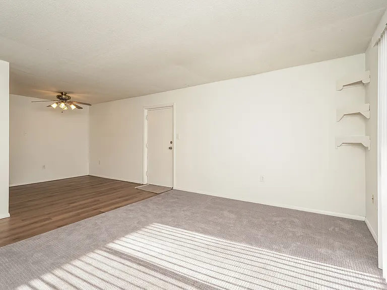 2205 Sunderland Rd #115D — Photo 5