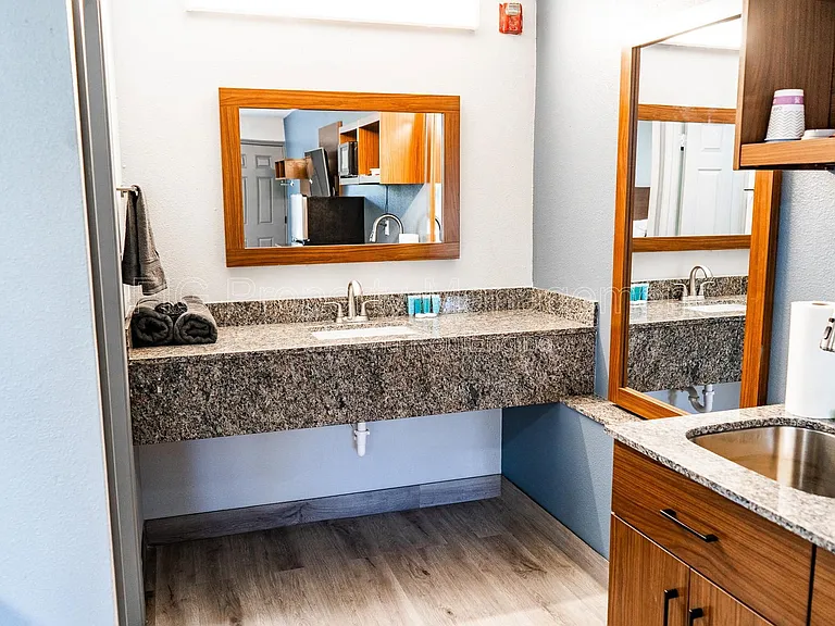300 Merchant Dr #206 — Photo 6