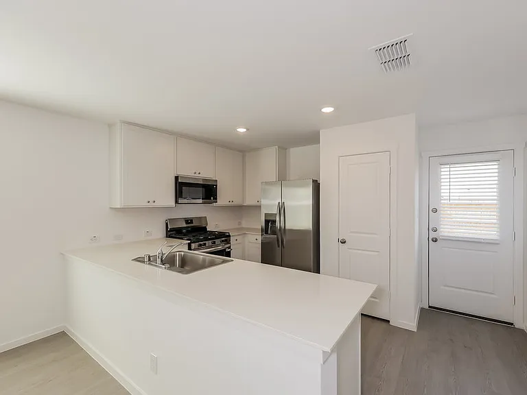1715 Crossbill St — Photo 8