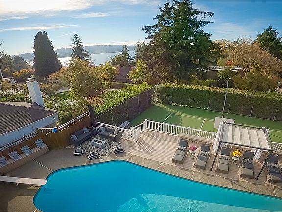 Enjoy the breathtaking view of Lk Washington from several rooms in the home (and in many places on the property as well). 