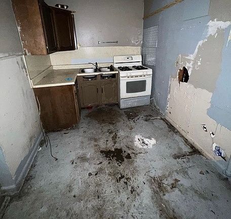 3rd image of 135 HAVANA DR