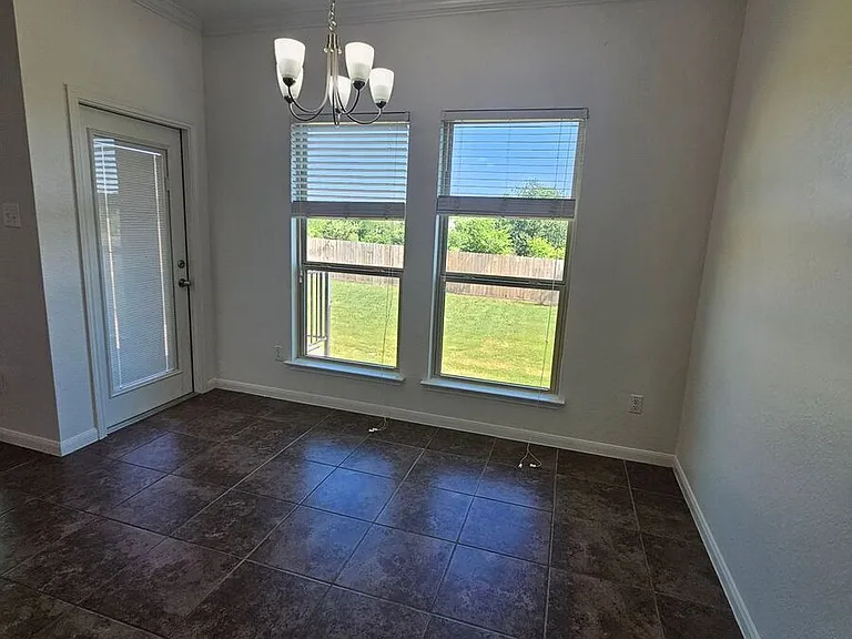 716 Glenstone Dr — Photo 6