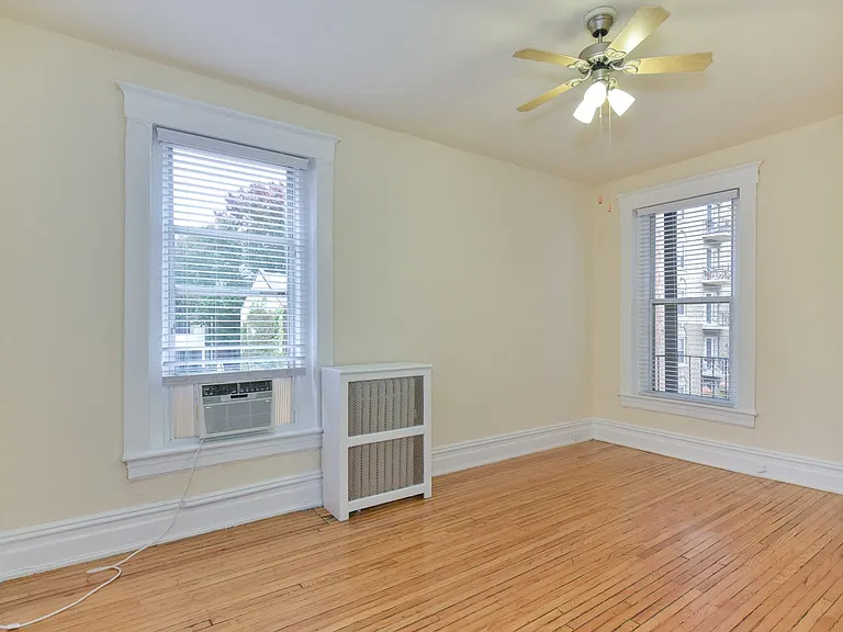 Dupont Apartments — Photo 17