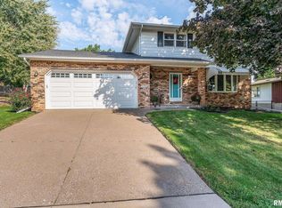 2496 E Dale Ct, Bettendorf, IA