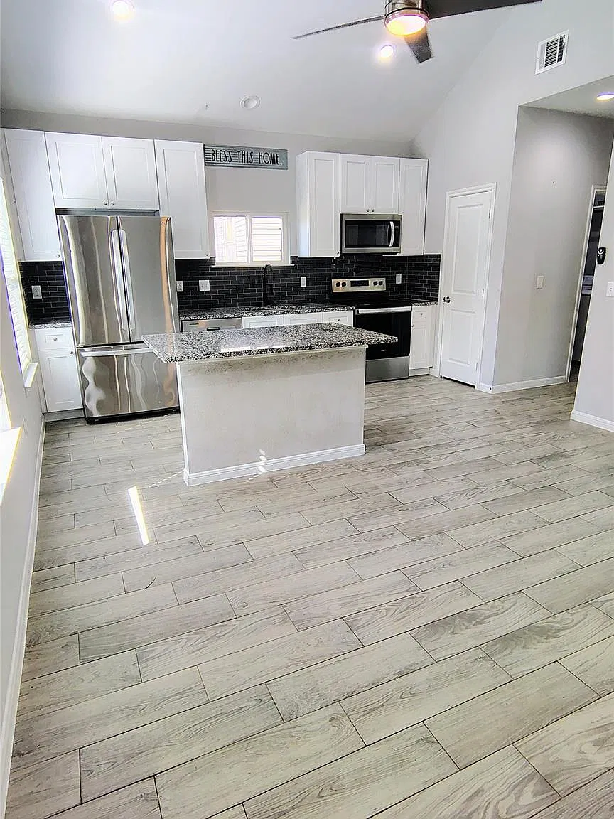 3 bed, 2.0 bath, 999 sqft, $1,350 — Photo 4