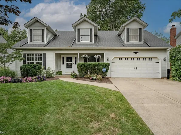 1286 Rae Rd, Lyndhurst, OH 44124