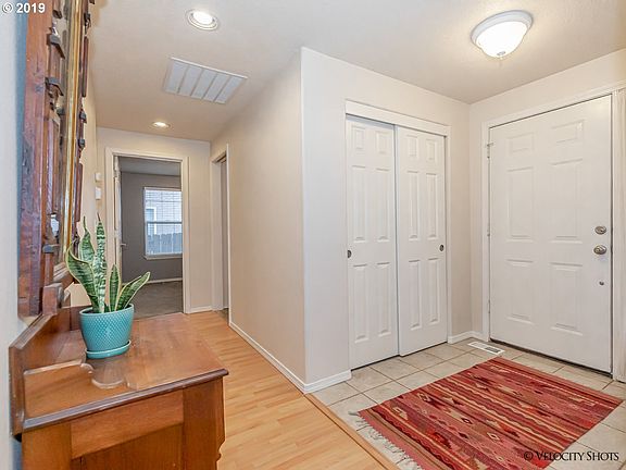 3rd image of 2700 NE 95th Cir