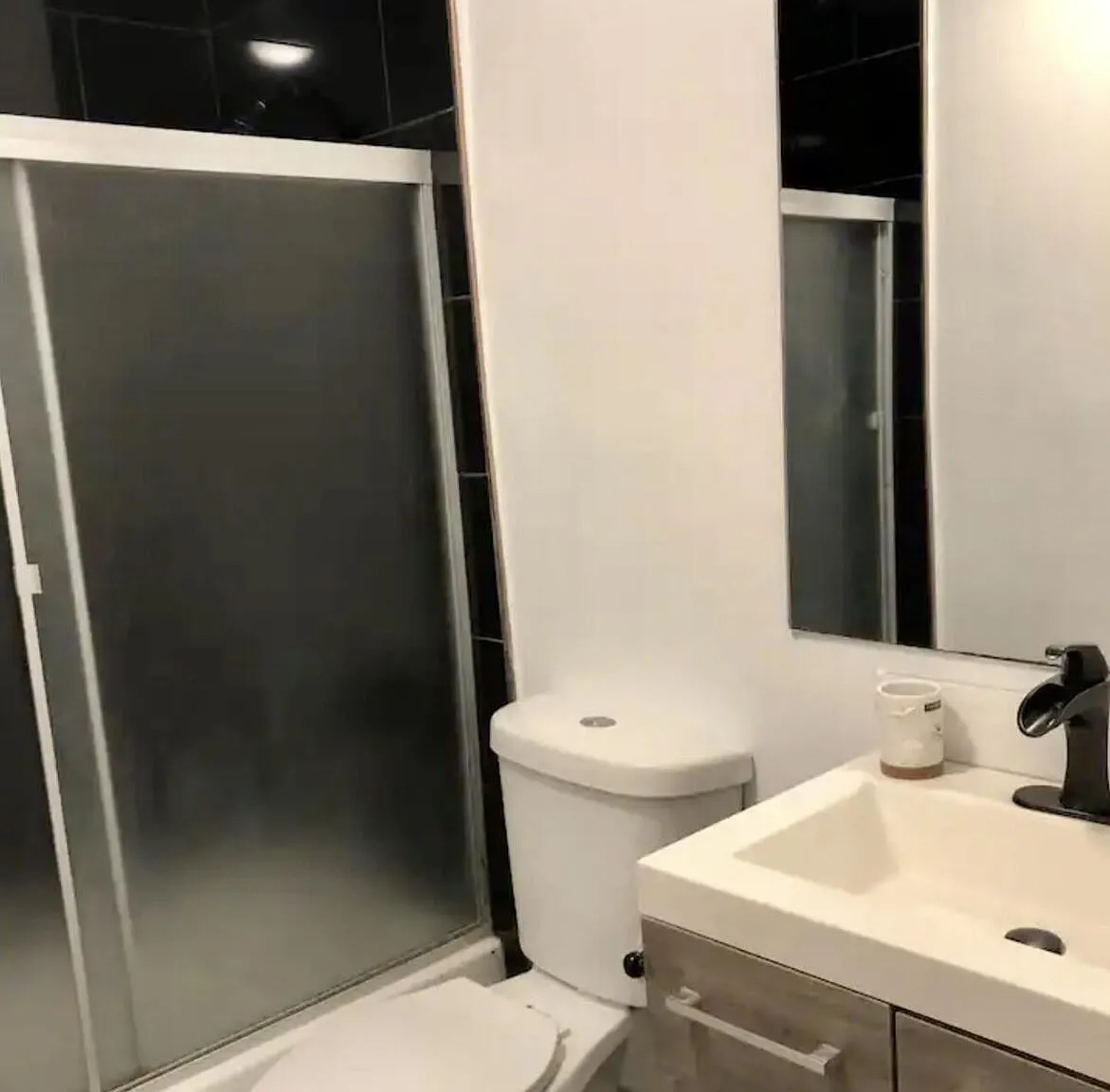 Studio, 1.0 bath, 350 sqft, $1,600 — Photo 3