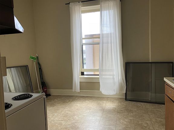 large kitchen - windows are out for cleaning