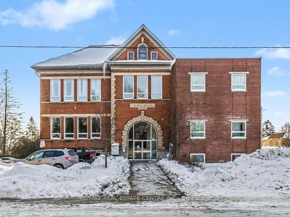 45 Delatre St #202, Woodstock, ON N4S 0E8